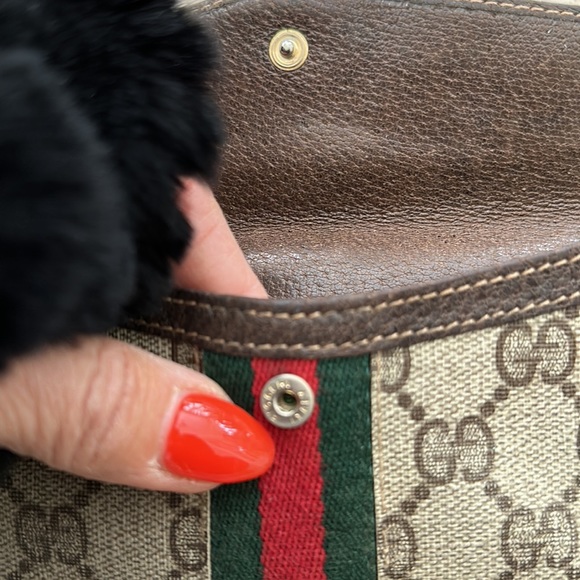 Gucci Long Wallet horrible condition, could be used for parts, or actual wallet - Picture 5 of 13